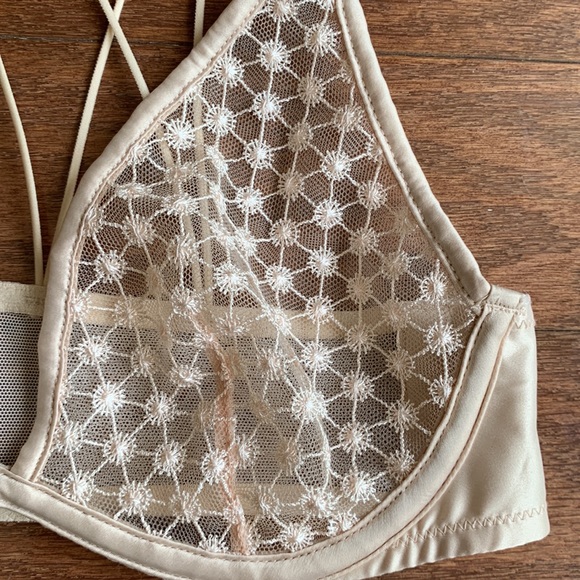 NWT Victoria's Secret Very Sexy Starburst Plunge Bra Cream Underwire Unlined 32B - Picture 4 of 13